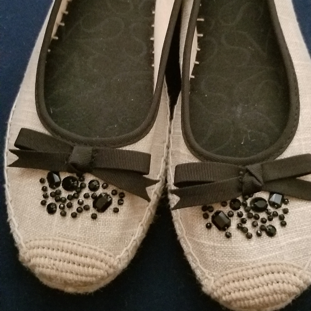 9.5 size linen beaded Simply Vera Wang flats new